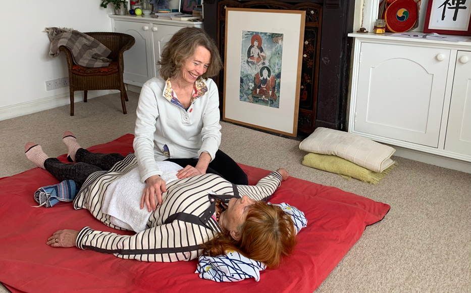 Movement Shiatsu Therapy in Frome and Northampton is helpful for chronic conditions, back pain, joint pain, stress, trauma, asthma, digestive problems, long covid, support complementary therapy